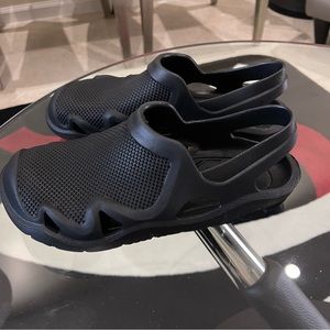 Slip on Sandals slides size 5